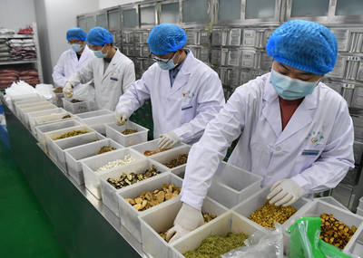 中西醫(yī)結(jié)合在2022年新冠肺炎疫情防控中再顯身手，藥品生產(chǎn)保供穩(wěn)步推進(jìn)